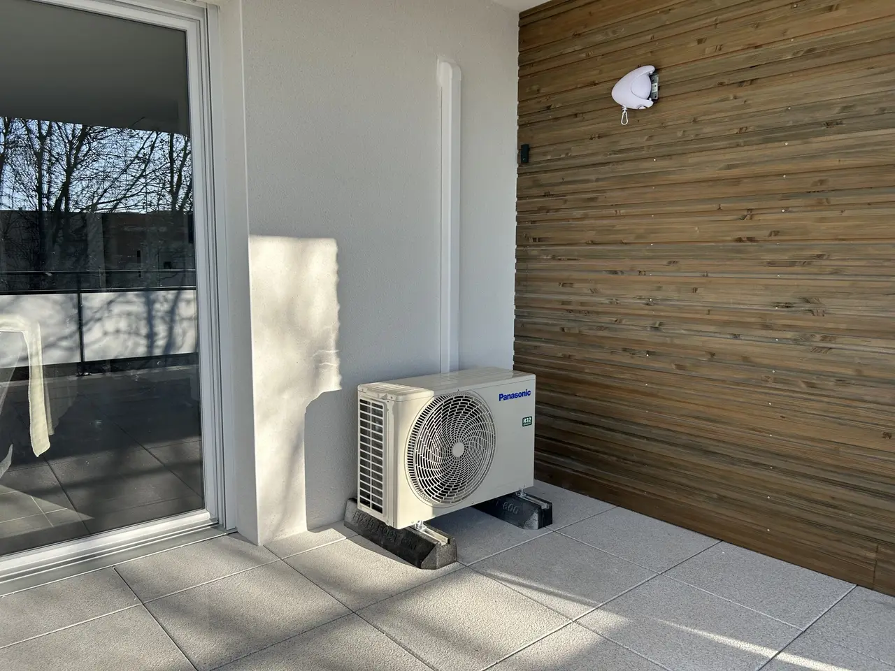 Climatisation mono-split installée dans un appartement T2 à Carpentras