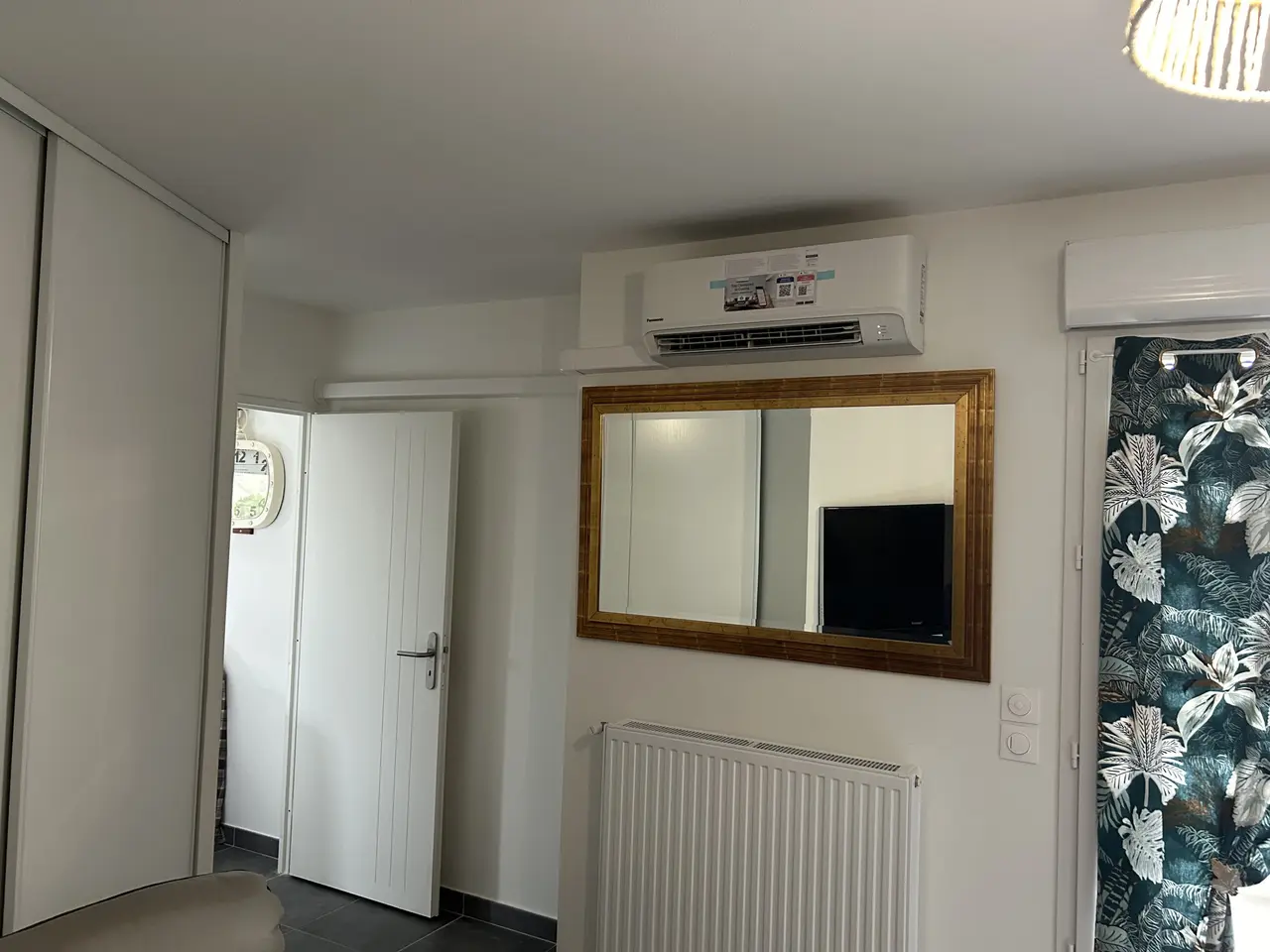 Unité extérieure de climatisation posée à Aubignan